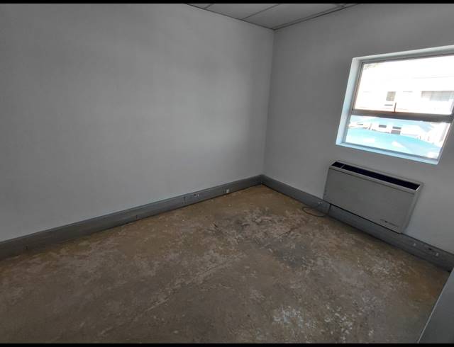 3,355M² OFFICE TO LET IN HALFWAY GARDENS